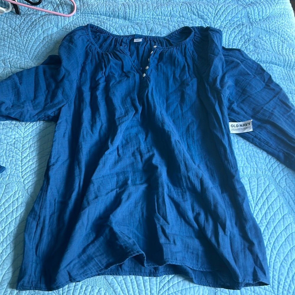 Women’s long sleeve top